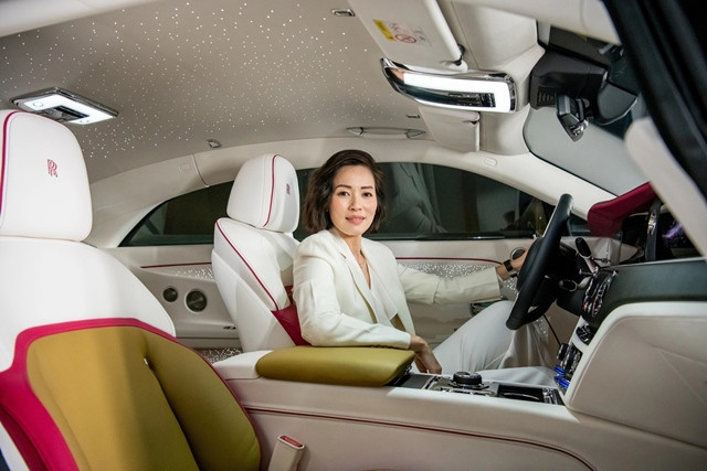 Rolls-Royce-Spectre-noi-that-cabin
