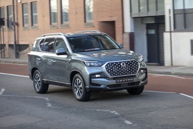 SsangYong-Rexton-giaxeoto