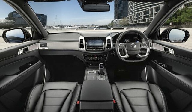 SsangYong-Rexton-khoang-lai