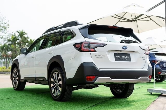 Subaru-Outback-facelift-hong-xe