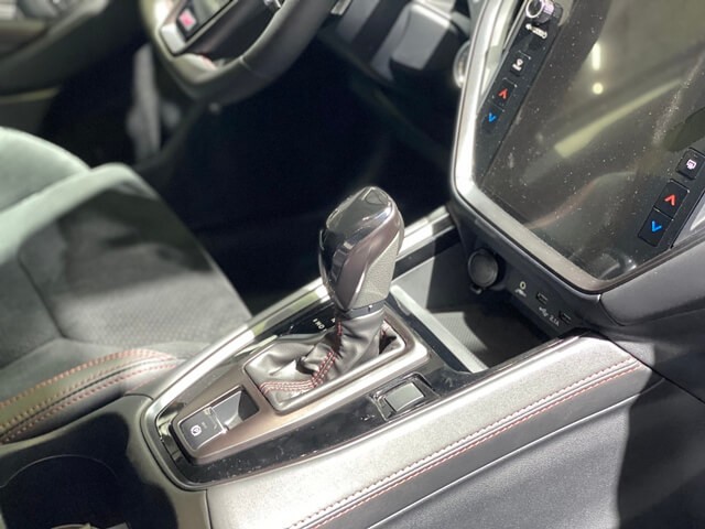 Subaru-WRX-Wagon-trung-tam-dieu-khien