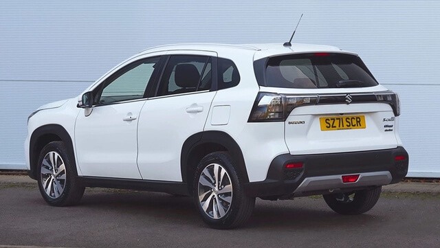 Suzuki-SX4-S-Cross-2022-hong-xe