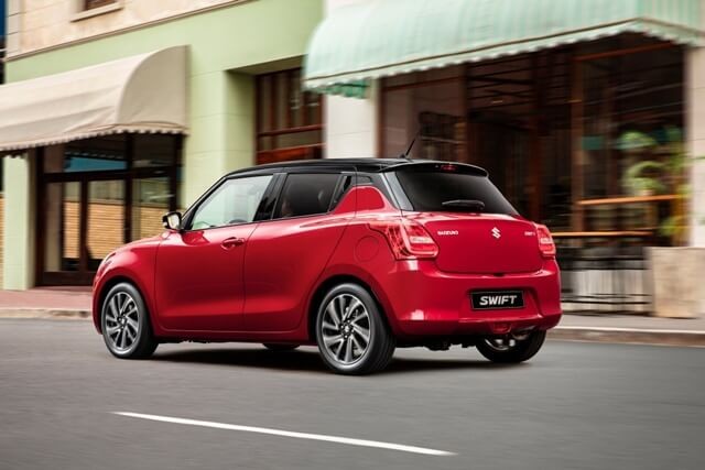Suzuki-Swift-hong-va-duoi-xe