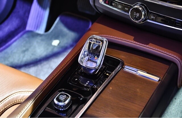 Volvo-S90-can-chuyen-so