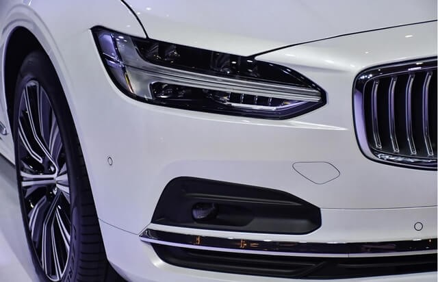 Volvo-S90-den-pha