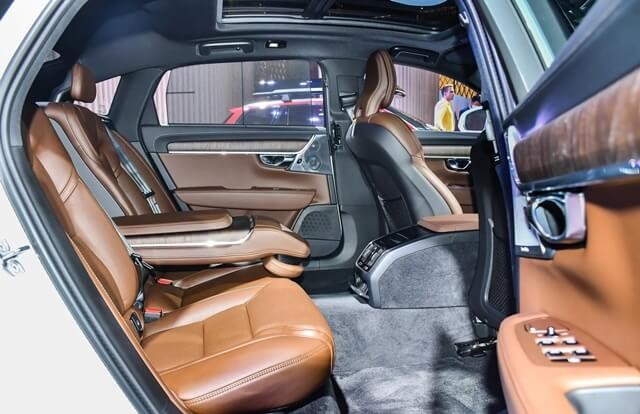 Volvo-S90-khoang-hanh-khach