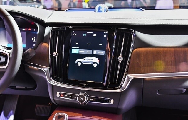 Volvo-S90-man-hinh-giai-tri