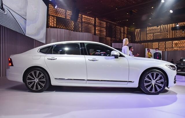 Volvo-S90-than-xe