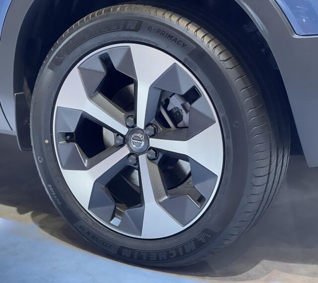 Volvo-XC40-la-zang