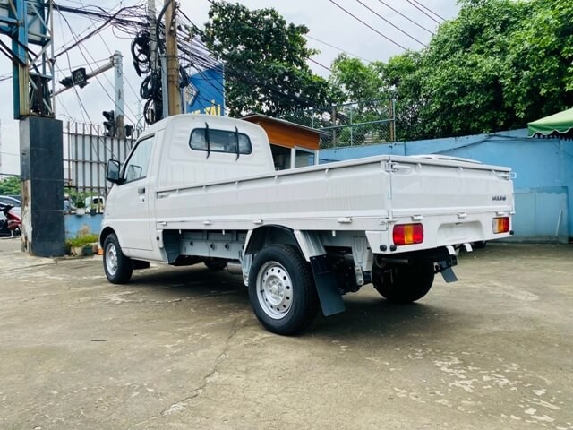 Wuling-Brilliance-1_5-phan-hong-duoi-xe