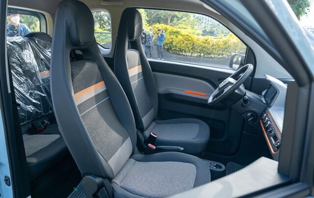Wuling-Hongguang-mini-EV-cabin