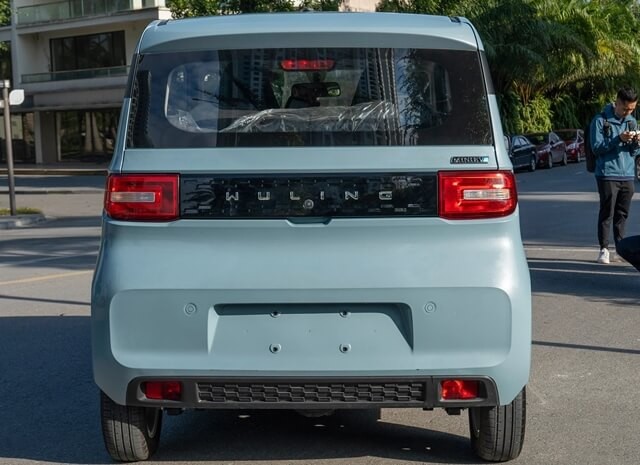 Wuling-Hongguang-mini-EV-duoi-xe