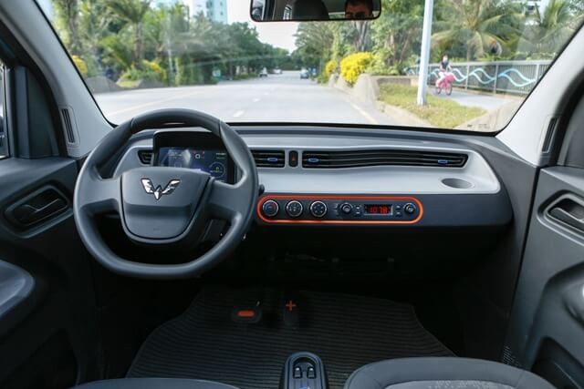 Wuling-Hongguang-mini-EV-khoang-lai