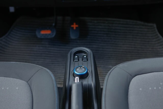 Wuling-Hongguang-mini-EV-nut-chuyen-so