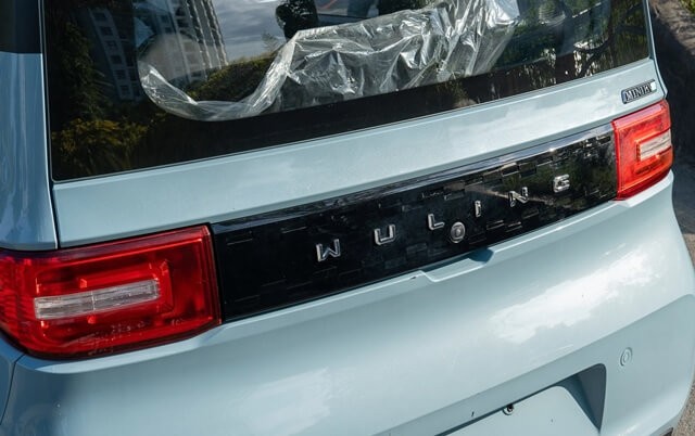 Wuling-Hongguang-mini-EV-thiet-ke-den-hau