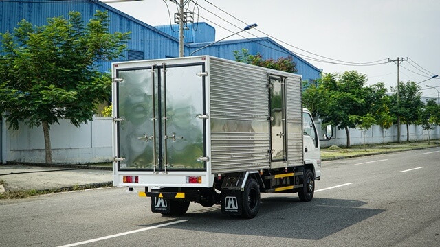 Xe-tai-Vinh-Phat-NK-490-duoi-xe