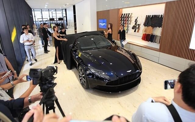 aston-martin-db11-v8-ra-mat-tai-viet-nam
