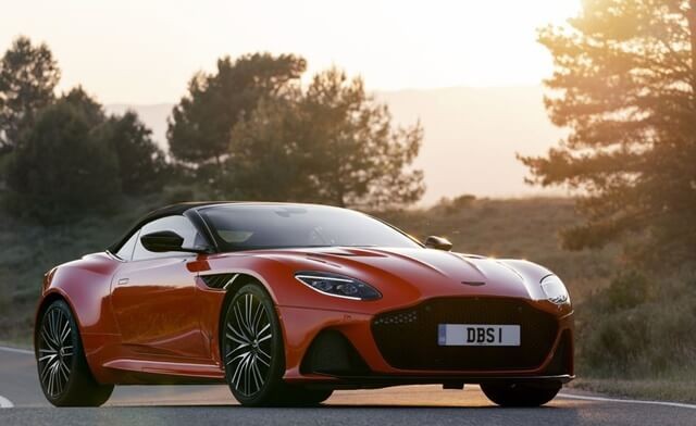 aston-martin-dbs-superleggera-volante-gia-bao-nhieu