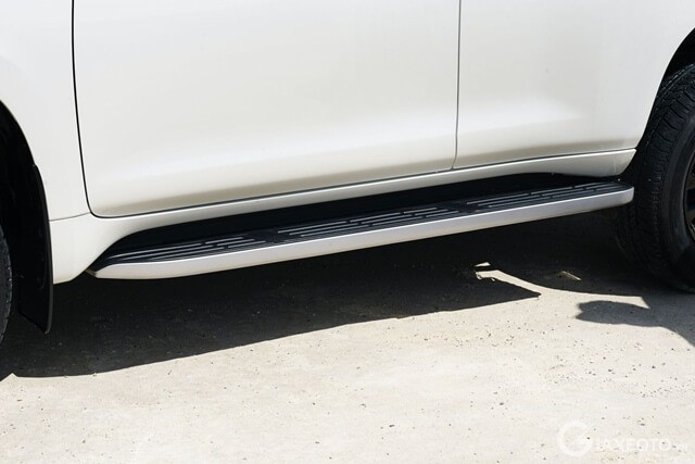 bac-len-xuong-xe-toyota-prado-2022