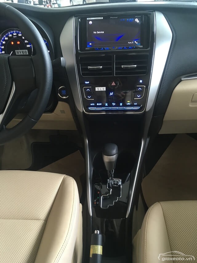 bang-dieu-khien-trung-tam-xe-vios
