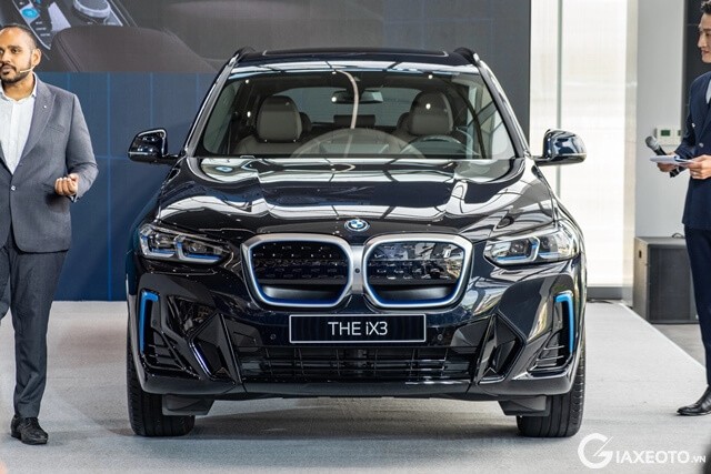 bmw-ix3-ra-mat-tai-viet-nam