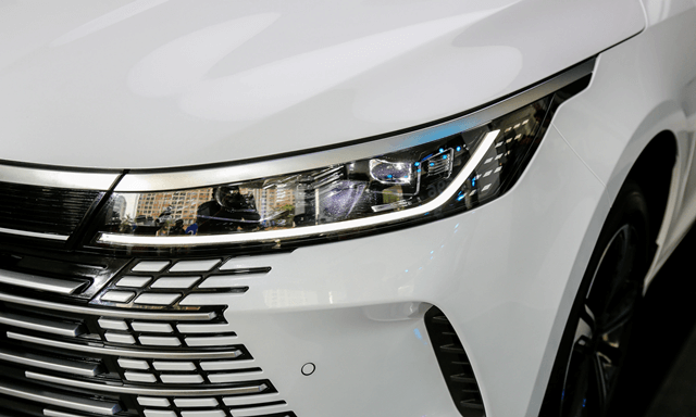 byd-seal-5-den-chieu-sang