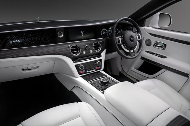 cabin-rolls-royce-ghost-2021