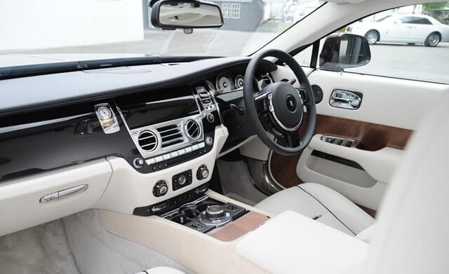 cabin-rolls-royce-wraith