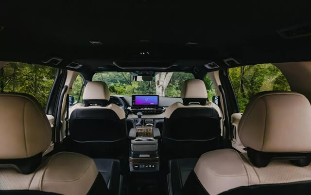 cabin-toyota-sienna