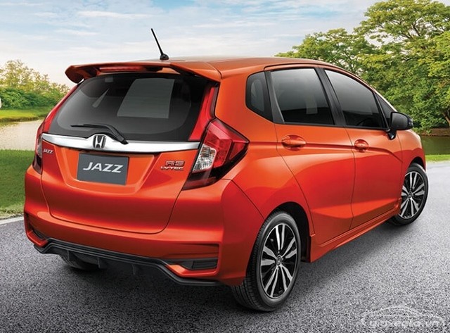 chi-tiet-duoi-xe-honda-jazz