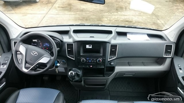 chi-tiet-noi-that-minibus-hyundai-solati-16-cho