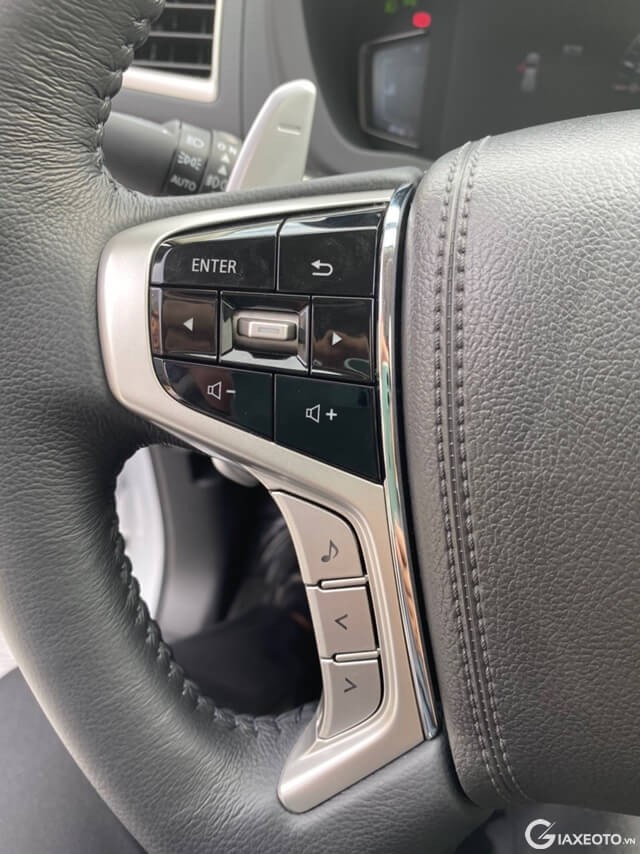 chinh-am-thanh-tren-vo-lamg-xe-mitsubishi-pajero-sport