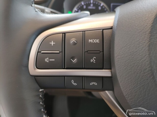 chinh-am-thanh-va-dam-thoai-ranh-tay-tren-vo-lang-xe-lexus-rx300