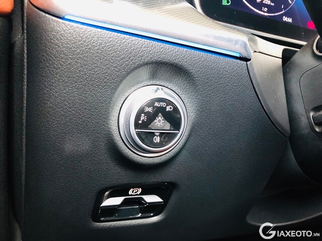 chinh-den-xe-mercedes-benz-c200