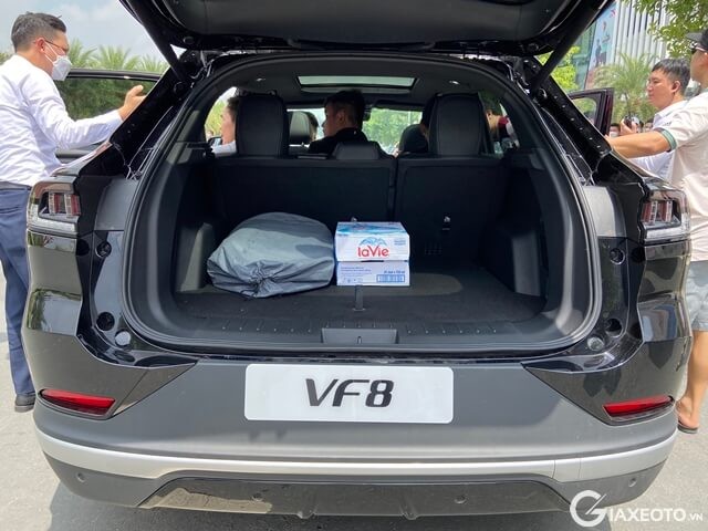 cop-sau-xe-vinfast-vf8