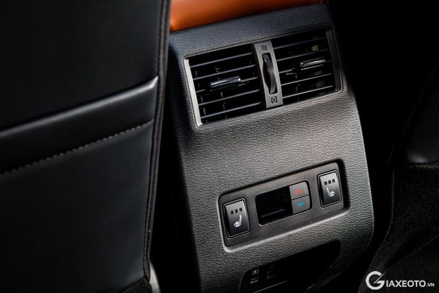 cua-gio-dieu-hoa-hang-ghe-sau-xe-Mitsubishi-Outlander-2024