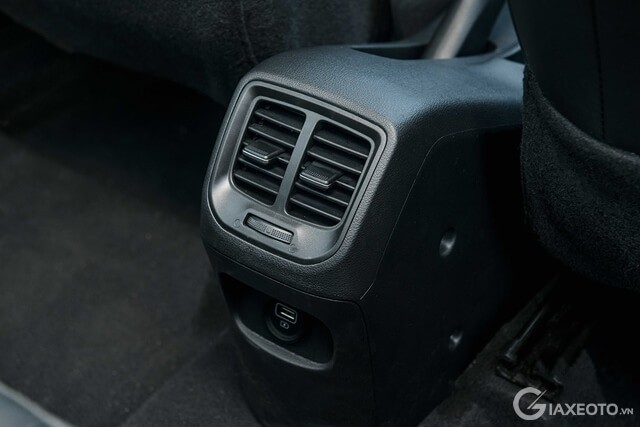 cua-gio-dieu-hoa-hyundai-i10-sedan