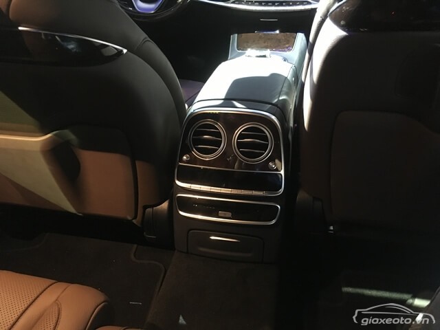 cua-gio-dieu-hoa-xe-mercedes-benz-s450