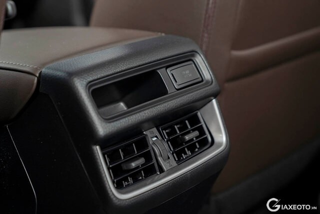 cua-gio-xe-mazda-bt50