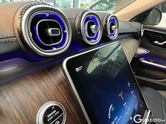 cua-gio-xe-mercedes-benz-c200