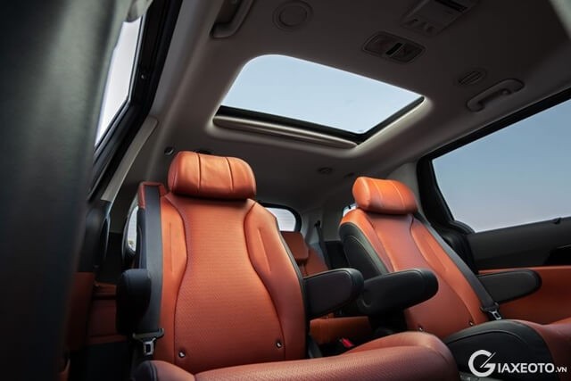cua-so-troi-xe-Kia-Carnival