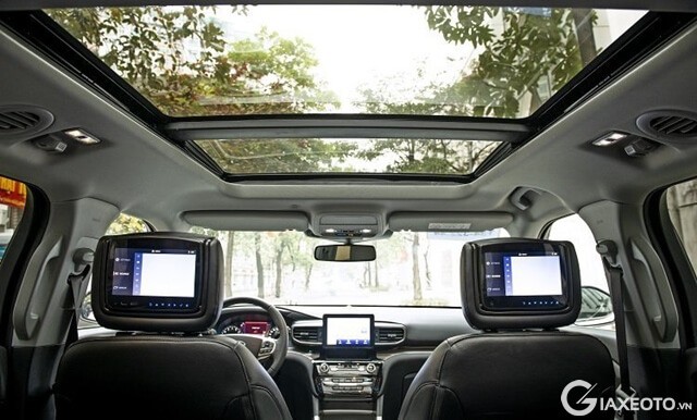 cua-so-troi-xe-ford-explorer-2023