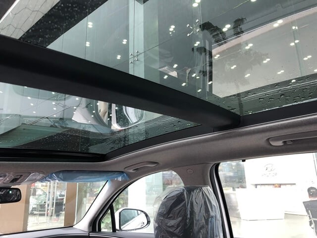 cua-so-troi-xe-hyundai-santafe-may-dau