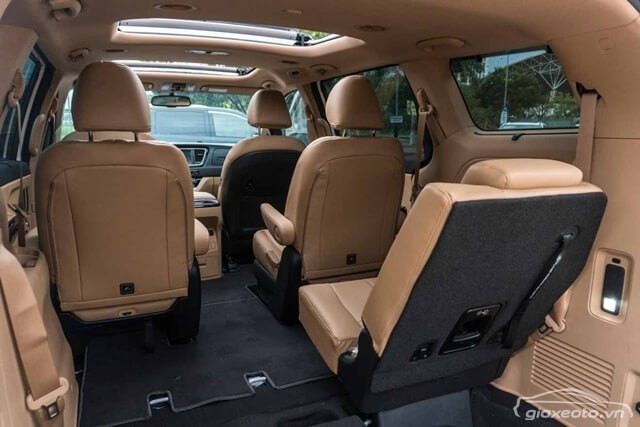 cua-so-troi-xe-kia-sedona