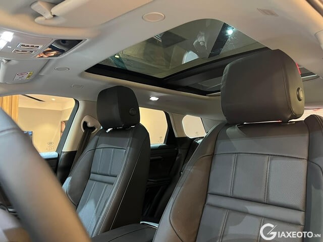 cua-so-troi-xe-range-rover-evoque-2023