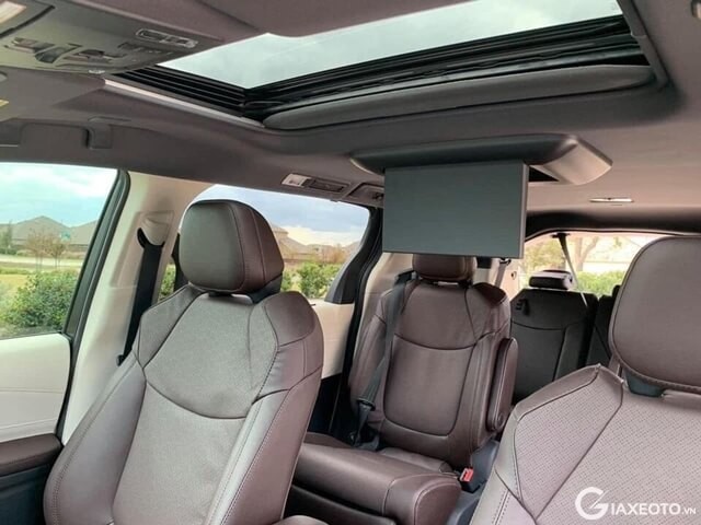 cua-so-troi-xe-toyota-sienna