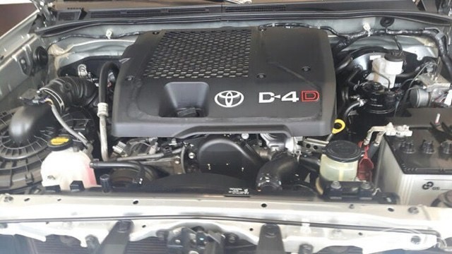 danh-gia-dong-co-toyota-fortuner-cu-mau-bac(1)