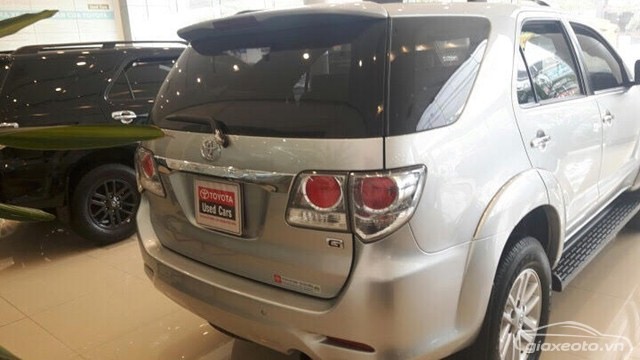 danh-gia-xe-toyota-fortuner-cu-mau-bac