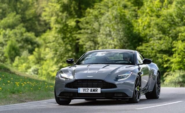dau-xe-aston-martin-db11-amr