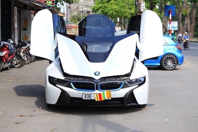 dau-xe-bmw-i8-tai-viet-nam